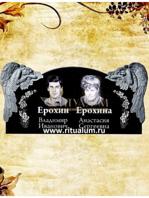Памятник резной из гранита ЧПУ «Скорбящий с розами-семейный» — ritualum.ru